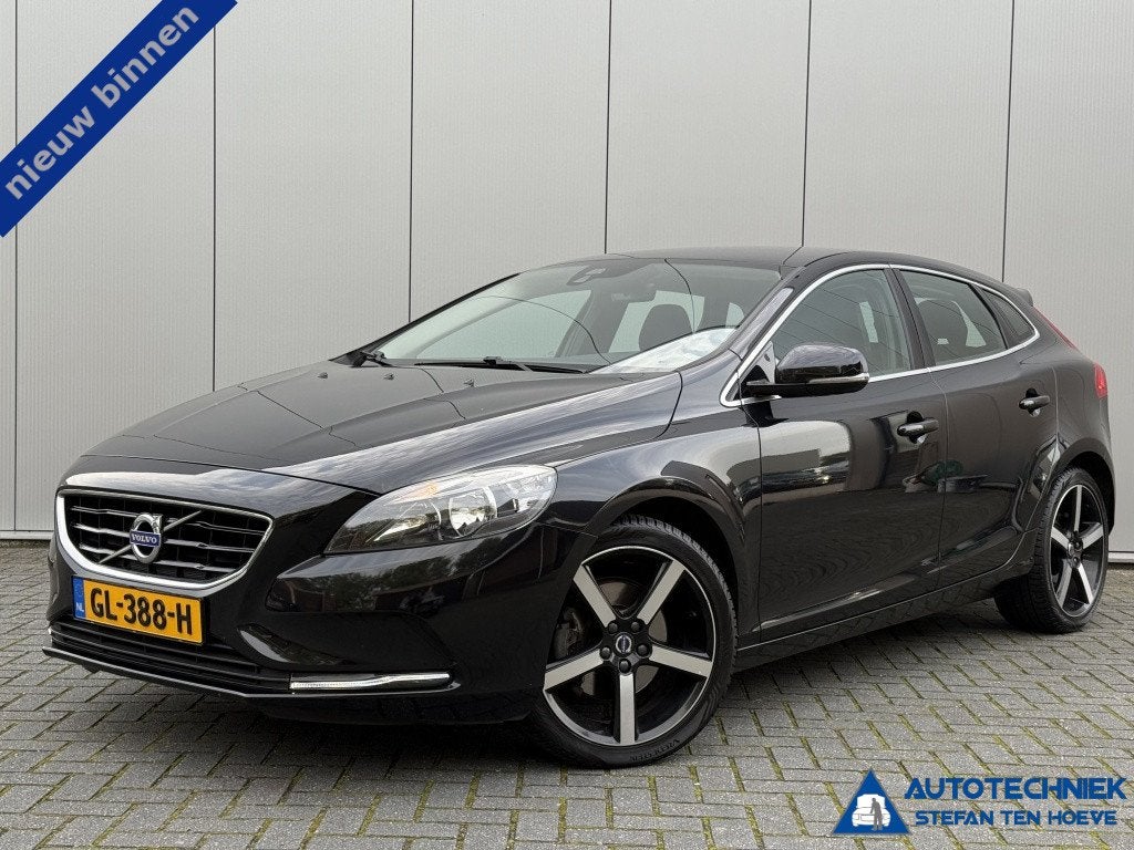 Volvo V40 1.6 T4 Momentum Trekhaak Automaat (bj 2015), Automaat, Gebruikt, 700 kg, Zwart