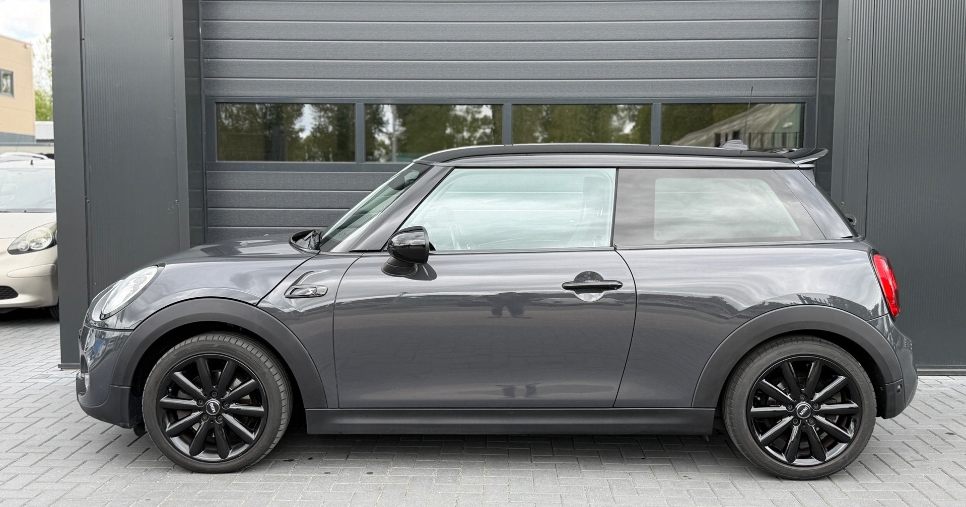 Mini Mini 2.0 Cooper S Chili Serious Business 192 Pk|PDC, Auto's, Mini, Voorwielaandrijving, 1998 cc, Euro 6, 4 stoelen