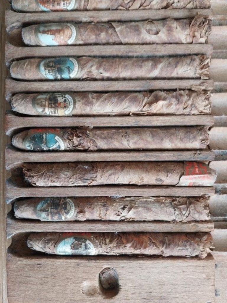 L. Bezemer Sigaren mal plank incl de sigaren., Ophalen of Verzenden, Gebruikt, Sigarenbandjes