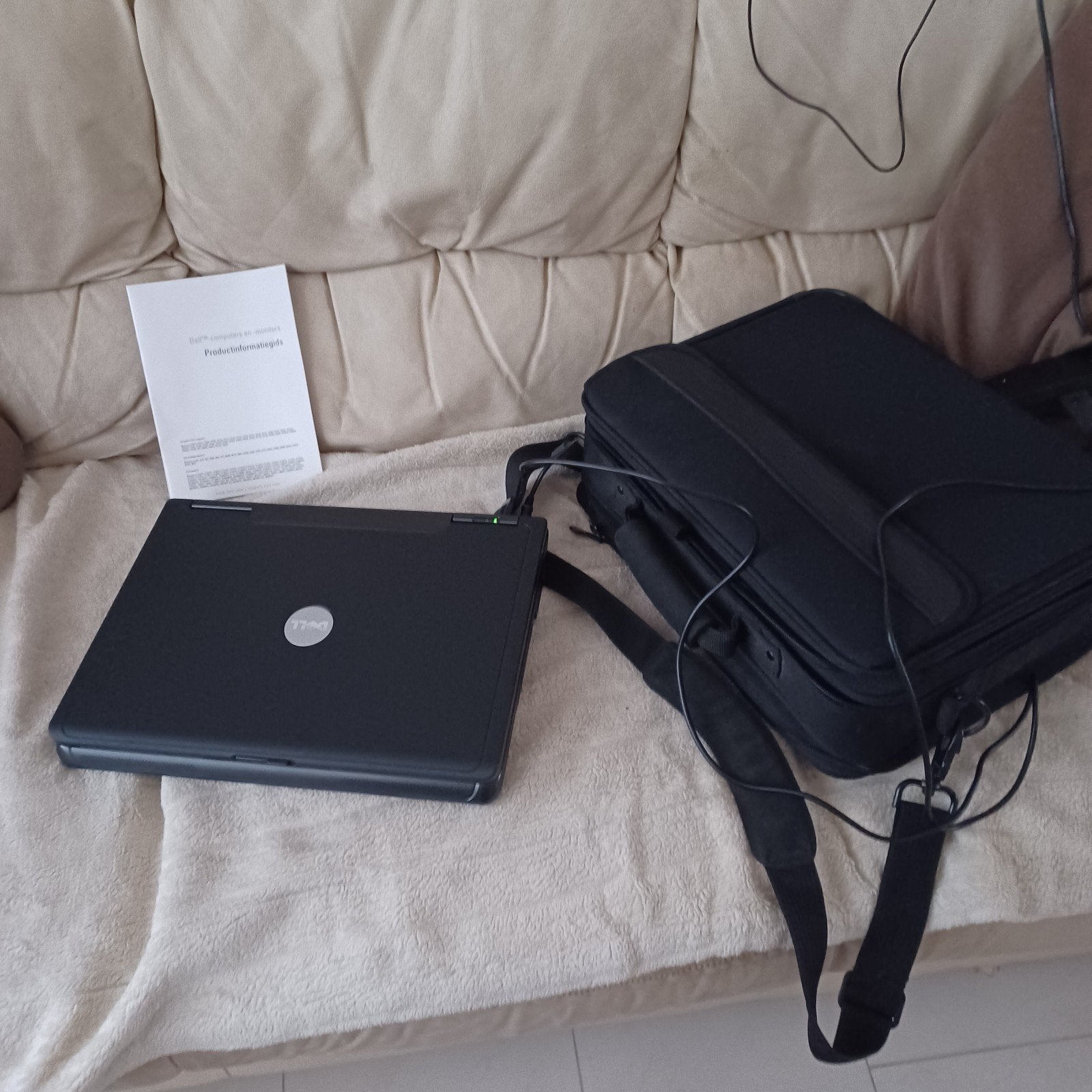 Oude Dell laptop Inc tas 15€, Computers en Software, Windows Laptops, Gebruikt, 15 inch, 2 tot 3 Ghz, Ophalen of Verzenden