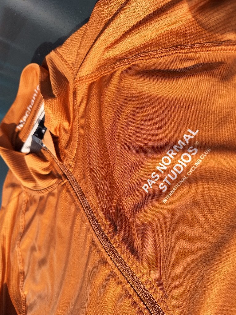 Pas Normal Studios Mechanism maat S shirt Jersey, Fietsen en Brommers, Fietsaccessoires | Fietskleding, S, Gebruikt, Heren, Ophalen of Verzenden