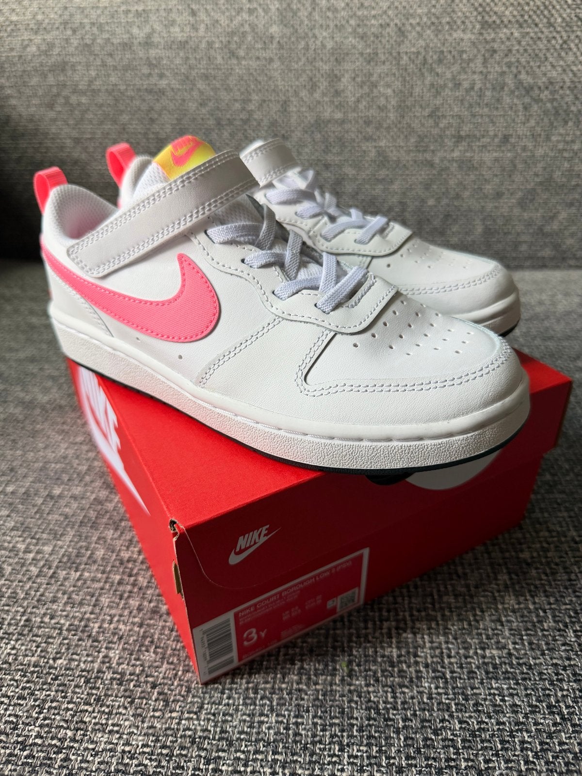 Nike Court Borough Low 2 (PSV) - Maat 35 - Nieuw, Nieuw, Ophalen of Verzenden, Jongen of Meisje, Sportschoenen