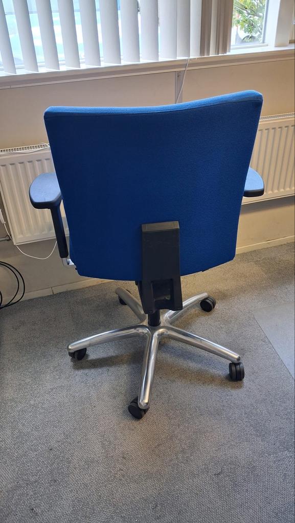 Blauwe Ergonomische Bureaustoel - Zo goed als nieuw, Ophalen, Blauw, Zo goed als nieuw, Bureaustoel