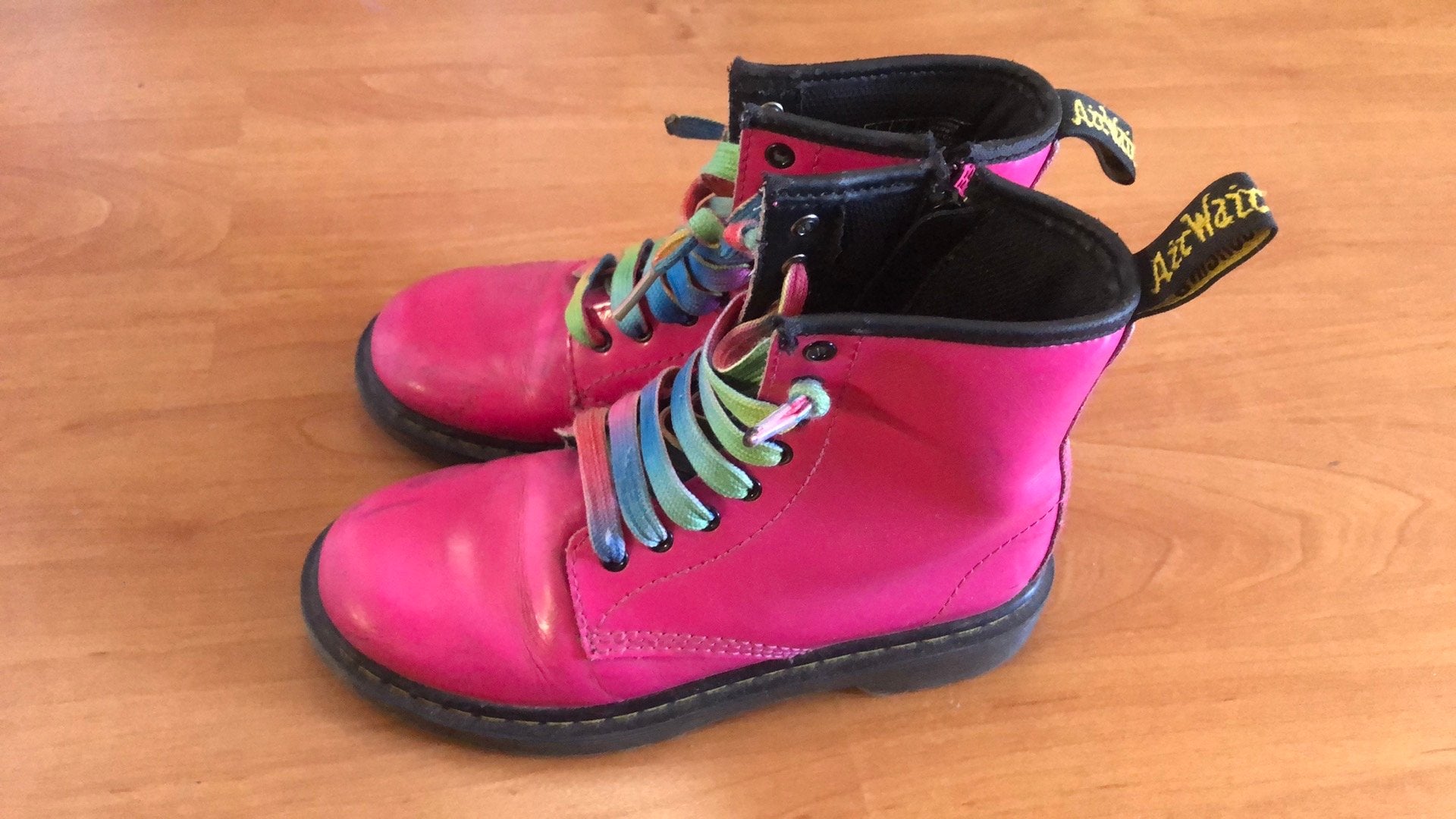 Dr Martens schoenen meisje maat 33, Kleding | Dames, Schoenen, Ophalen of Verzenden, Sneakers of Gympen, Roze, Gedragen