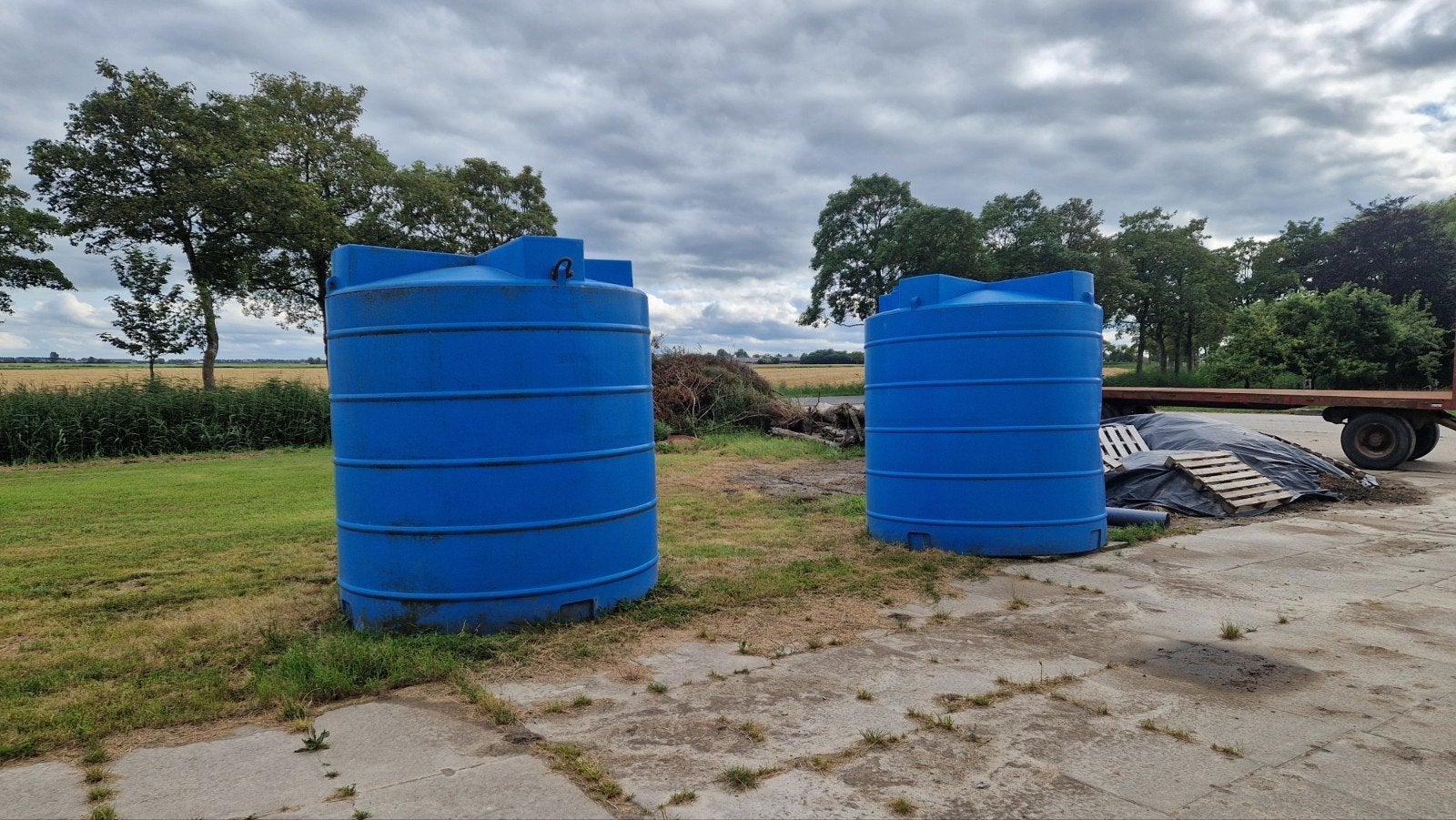 2x Waterton 10000 liter - Lek, ideaal voor opslag, Tuin en Terras, Regentonnen, Ophalen, Kunststof, Gebruikt, Met kraantje