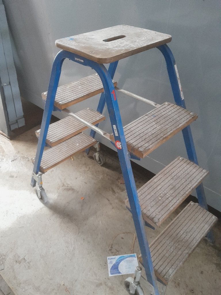 Verrijdbare mobiele dubbele magazijntrap, goede staat, Ophalen, Gebruikt, Minder dan 2 meter