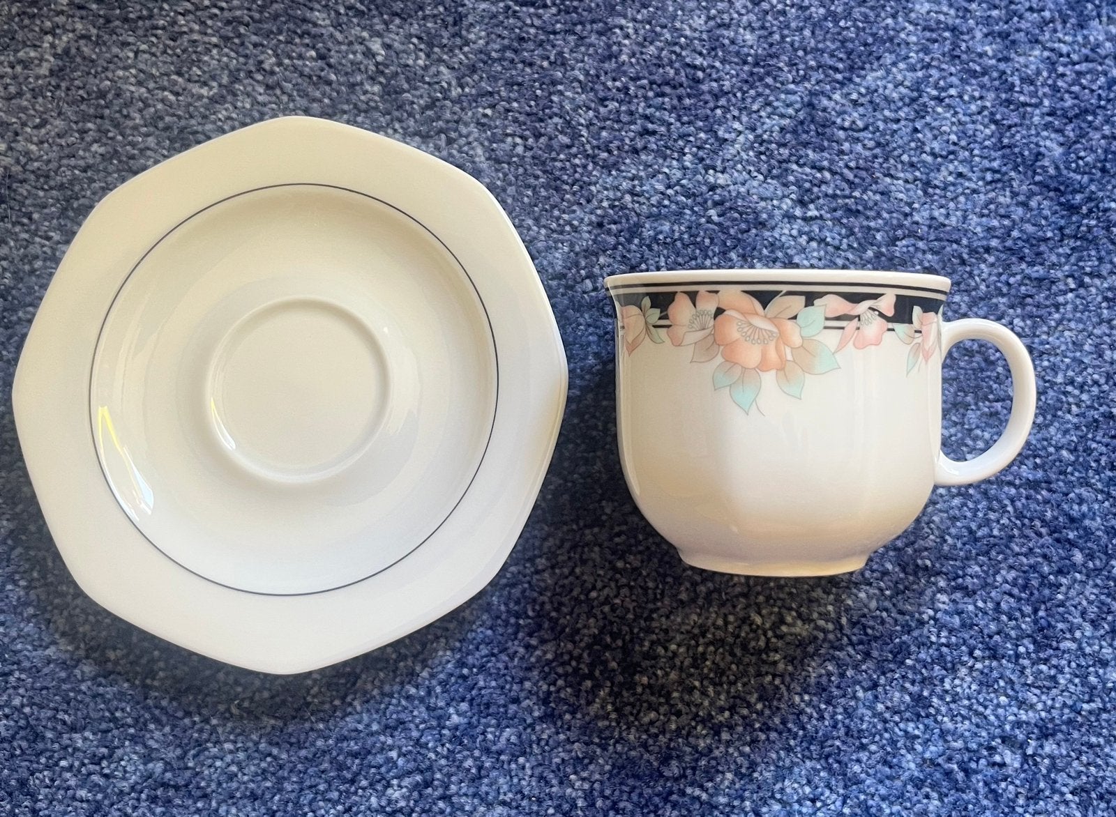 Koffie kopjes met schotel, Huis en Inrichting, Nieuw, Ophalen of Verzenden, Overige stijlen, Kop(pen) en/of Schotel(s)