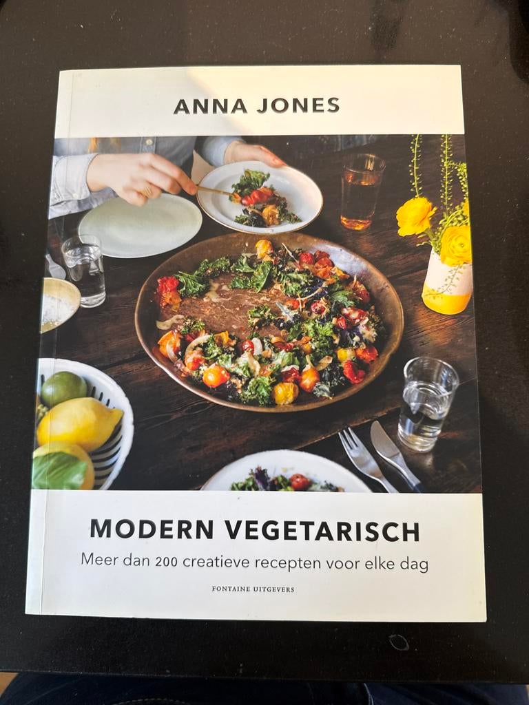 Modern Vegetarisch - Anna Jones (Kookboek), Boeken, Hoofdgerechten, Vegetarisch, Ophalen of Verzenden, Zo goed als nieuw