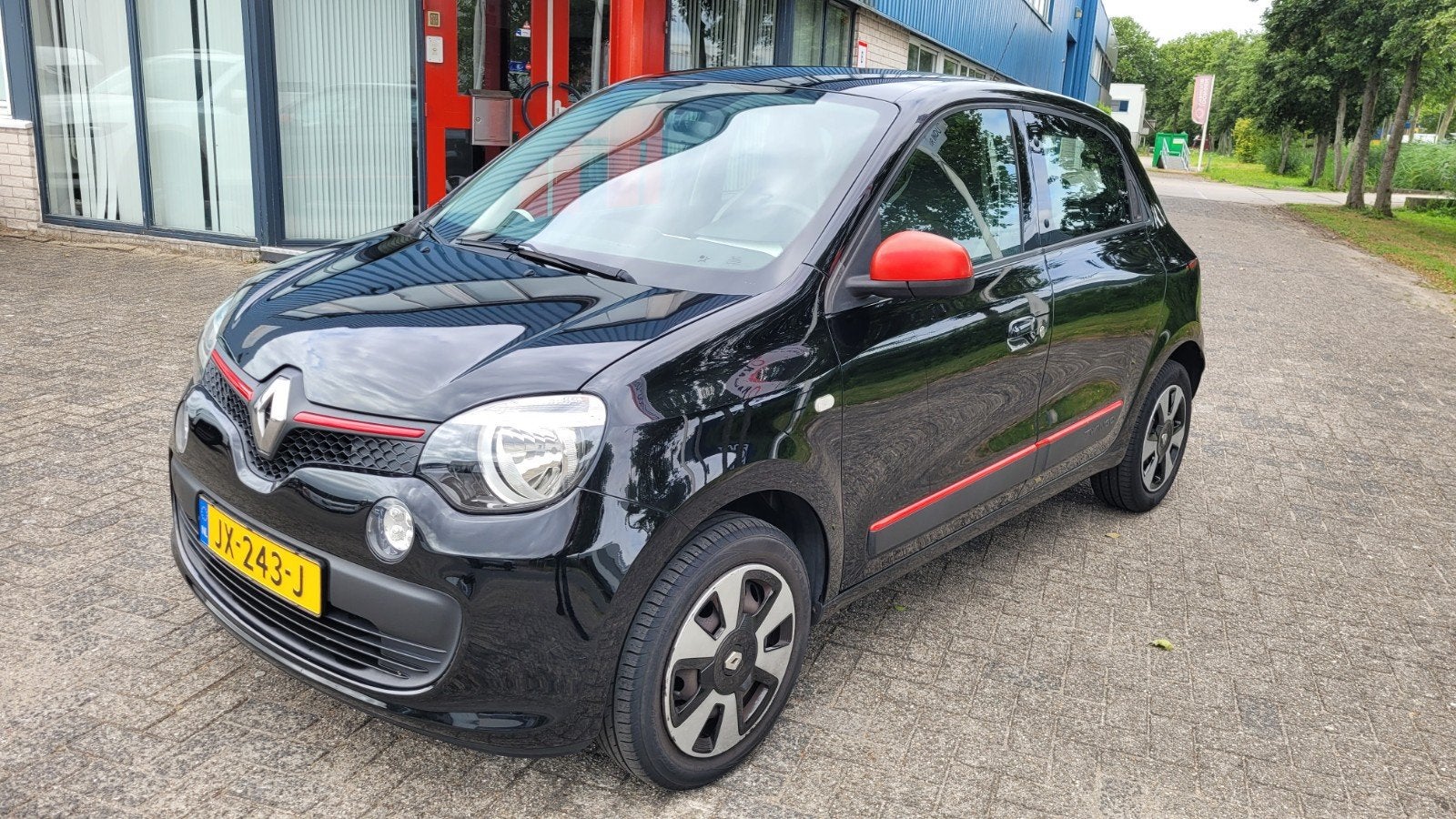 Renault Twingo 1.0 SCE 70 2016 Zwart nieuwe apk! nette auto!, Auto's, Renault, Euro 6, 840 kg, 4 stoelen, Zwart