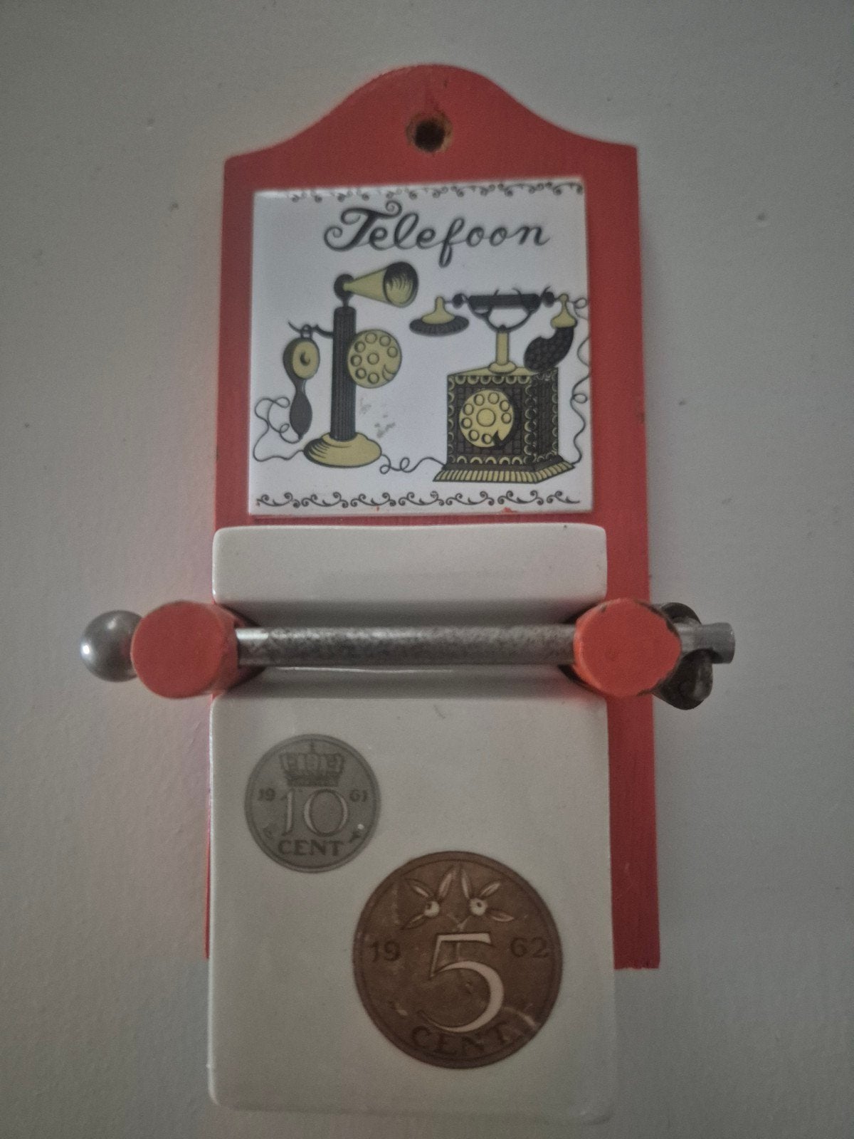 Retro oranje spaarpot met telefoonmotief, sleutel ontbreekt, Ophalen of Verzenden, Gebruikt