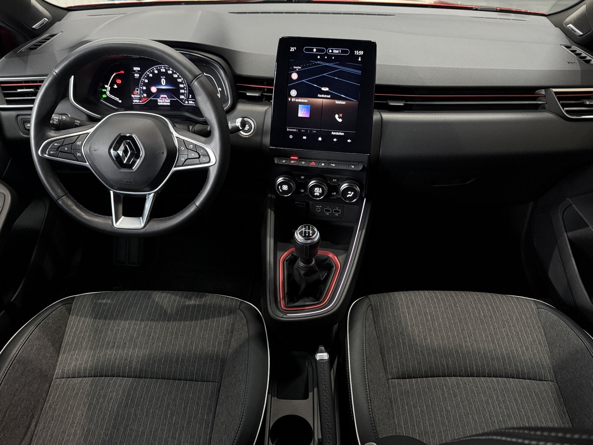Renault Clio 1.0 TCe 100pk Edition One | Groot Navi | Bose |, Voorwielaandrijving, 101 pk, Gebruikt, 580 kg