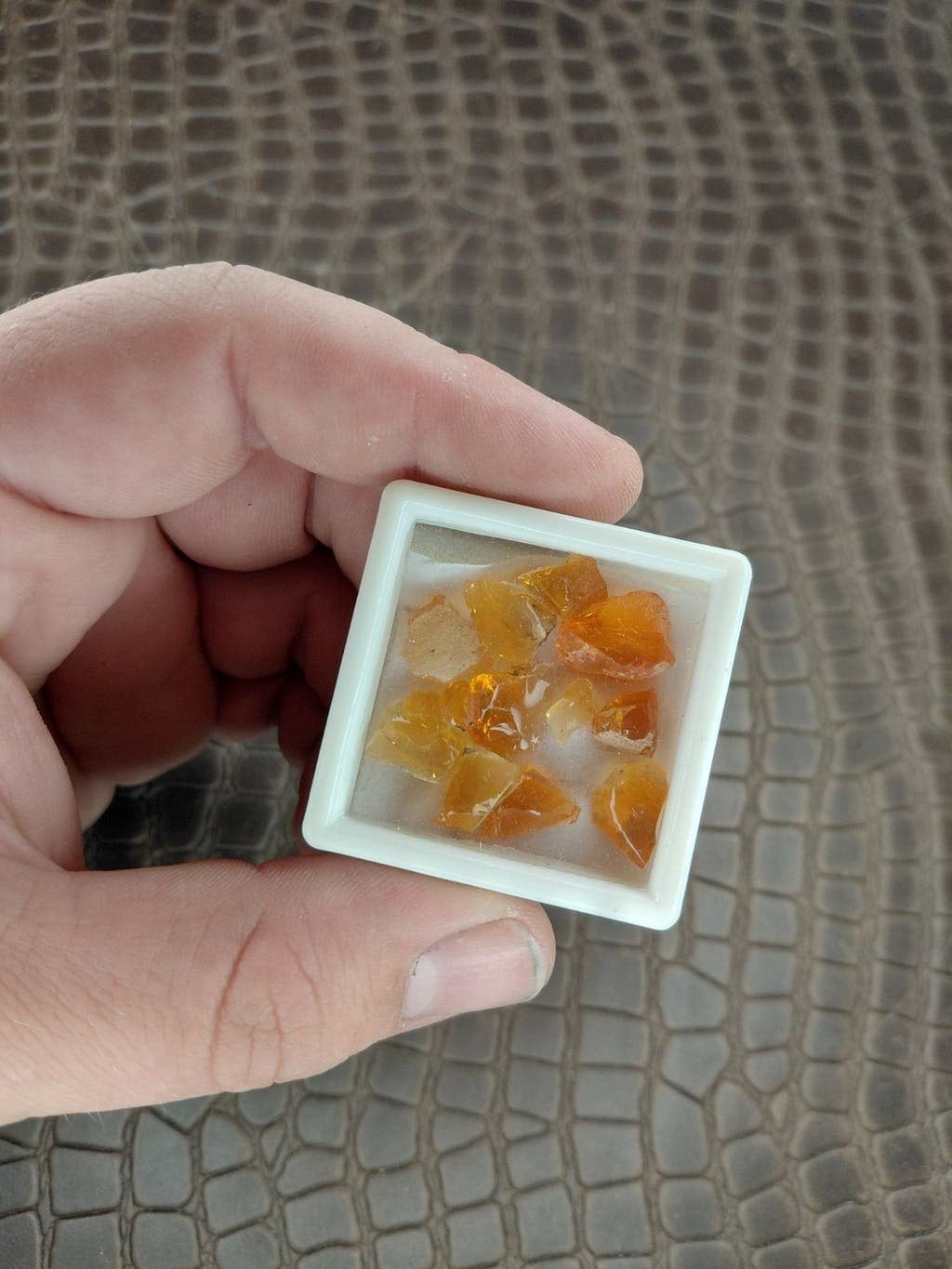 doosje met oranje ruwe vuuropalen, Ophalen of Verzenden
