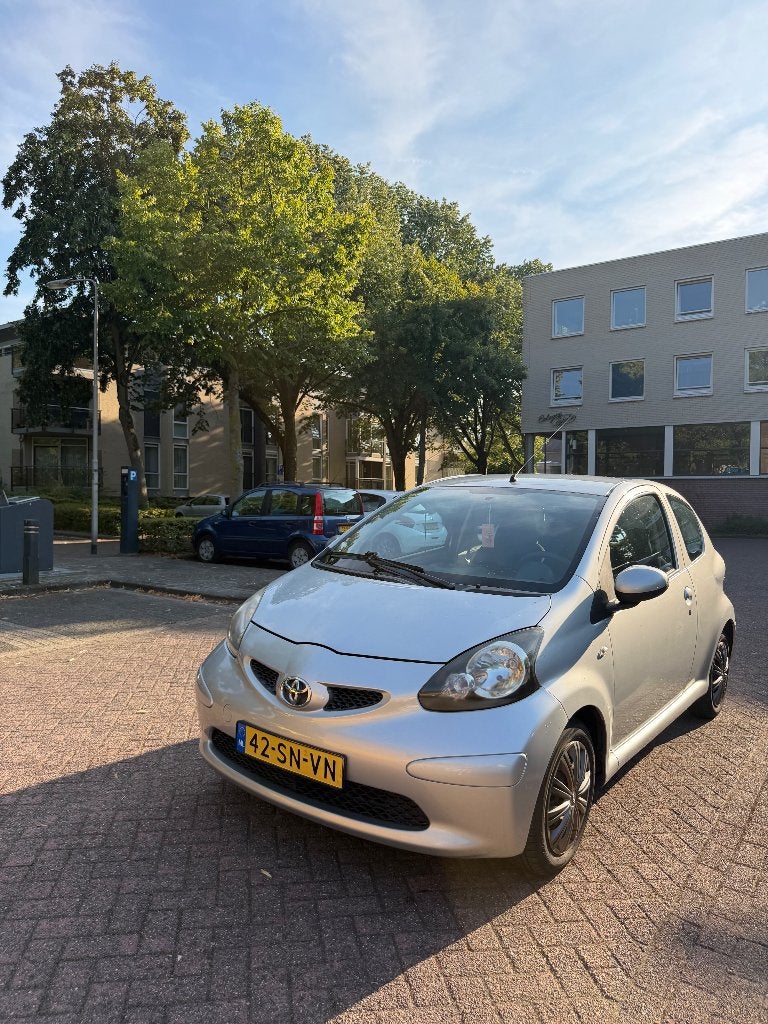 Toyota Aygo 1.0 12V Vvt-i 3DRS MMT 2006 Grijs, Auto's, 68 pk, Particulier, Euro 4, Zilver of Grijs