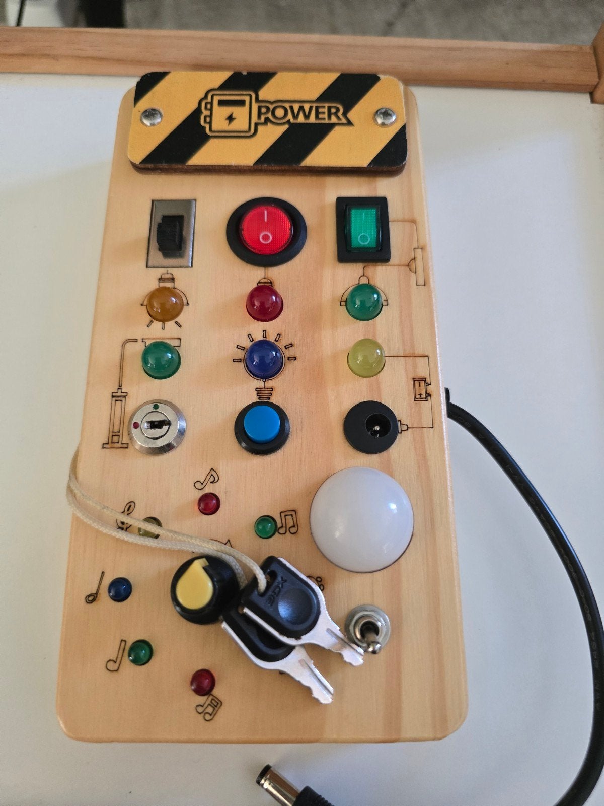 Montessori activiteitenbord met LED lichtschakelaar, Ophalen, Gebruikt, Elektronica, Met licht