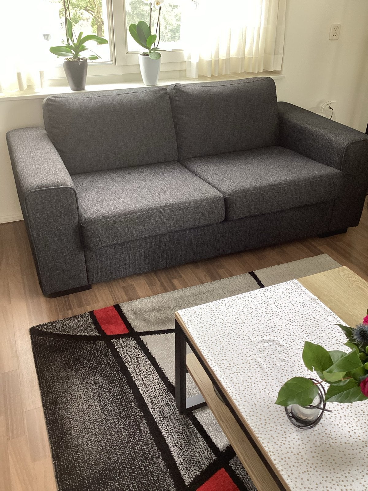 Comfortabele grijze tweezitsbank van stof, Huis en Inrichting, Ophalen, Gebruikt, 150 tot 200 cm, Tweepersoons