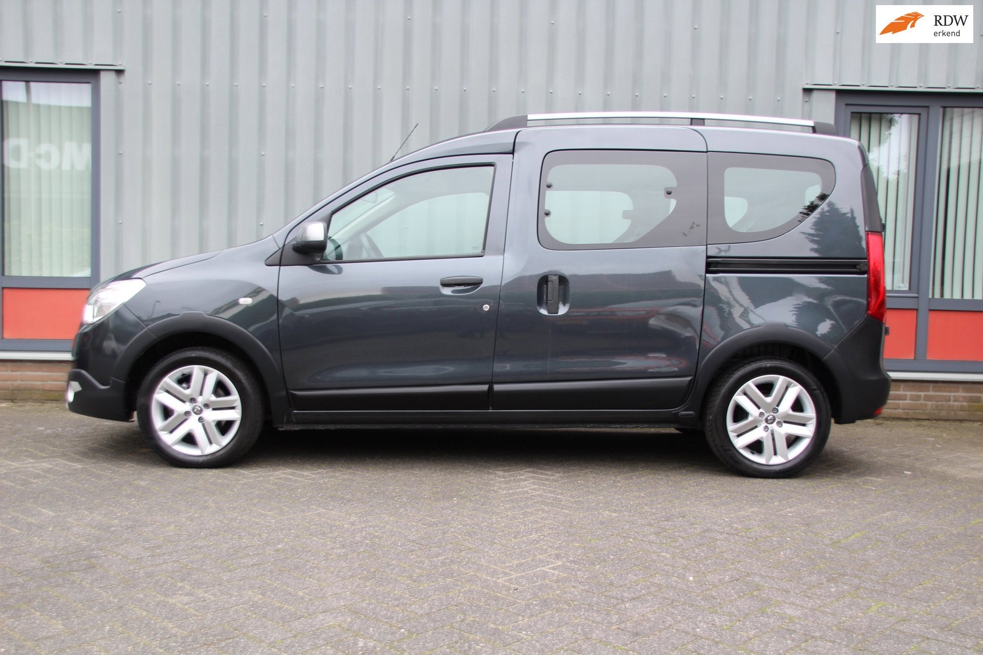 Dacia DOKKER 1.3 TCe Ambiance Stepway Dealer onderhouden, Auto's, Voorwielaandrijving, Dealer onderhouden, Stof, Gebruikt
