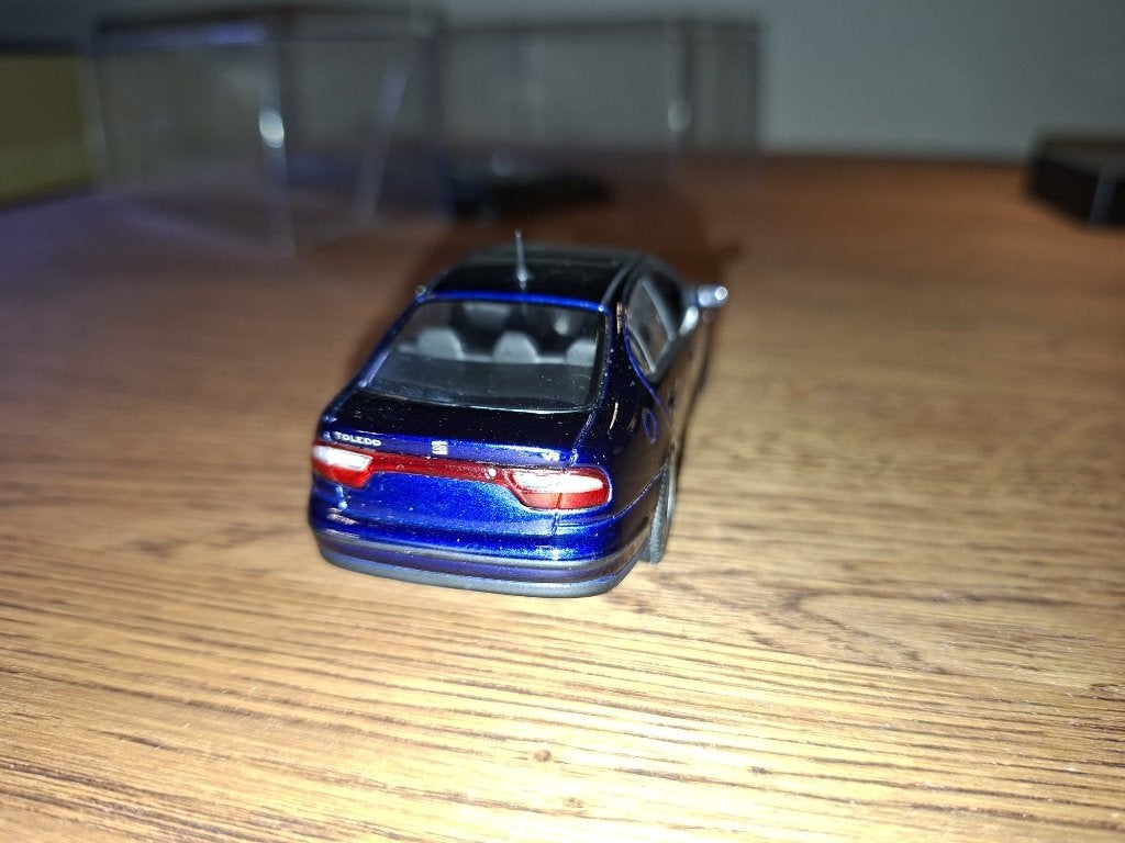 Minichamps Seat Toledo I 1:43 – donkerblauw metallic, Ophalen of Verzenden, Zo goed als nieuw, Auto, MiniChamps