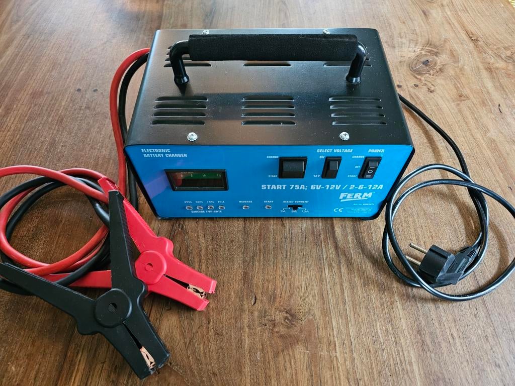 FERM acculader, starthulp booster en auto of motor acculader, Ophalen of Verzenden, Gebruikt