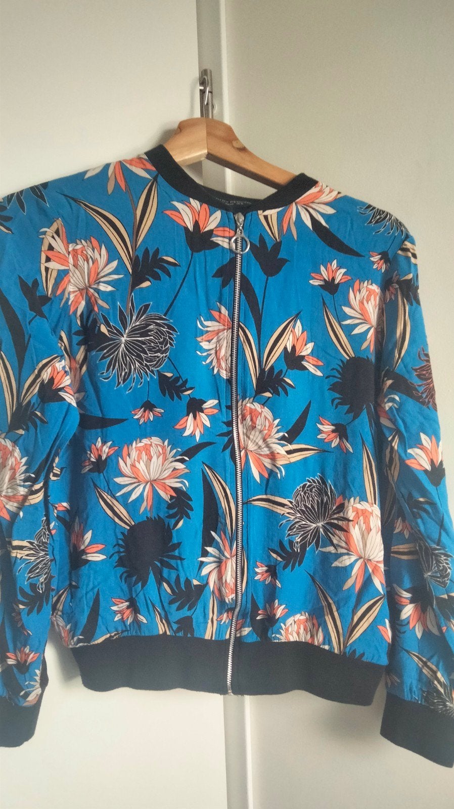 Leuk dun katoenen vestje jasje blauw  met print s/m, Kleding | Dames, Ophalen of Verzenden, Zo goed als nieuw, Blauw