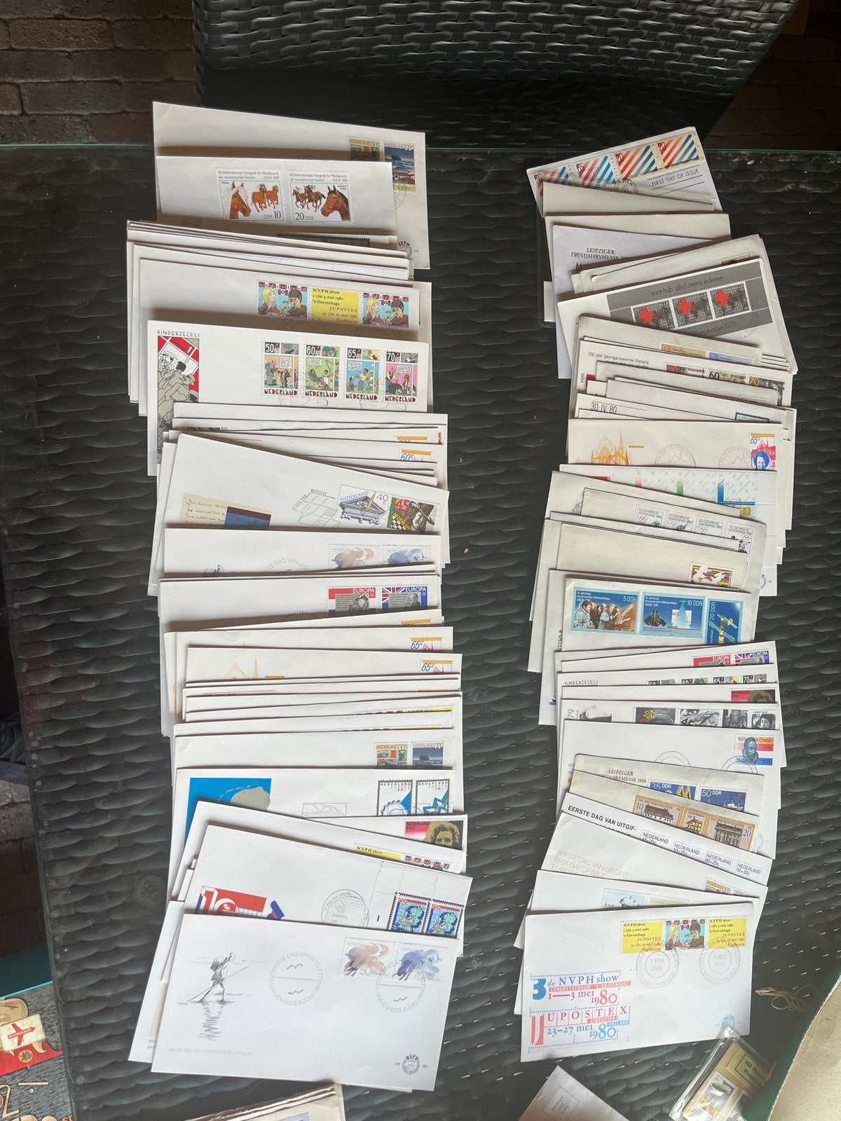Grote verzameling postzegels en eerste dag enveloppen, Ophalen of Verzenden, Beschreven, Rest van de wereld