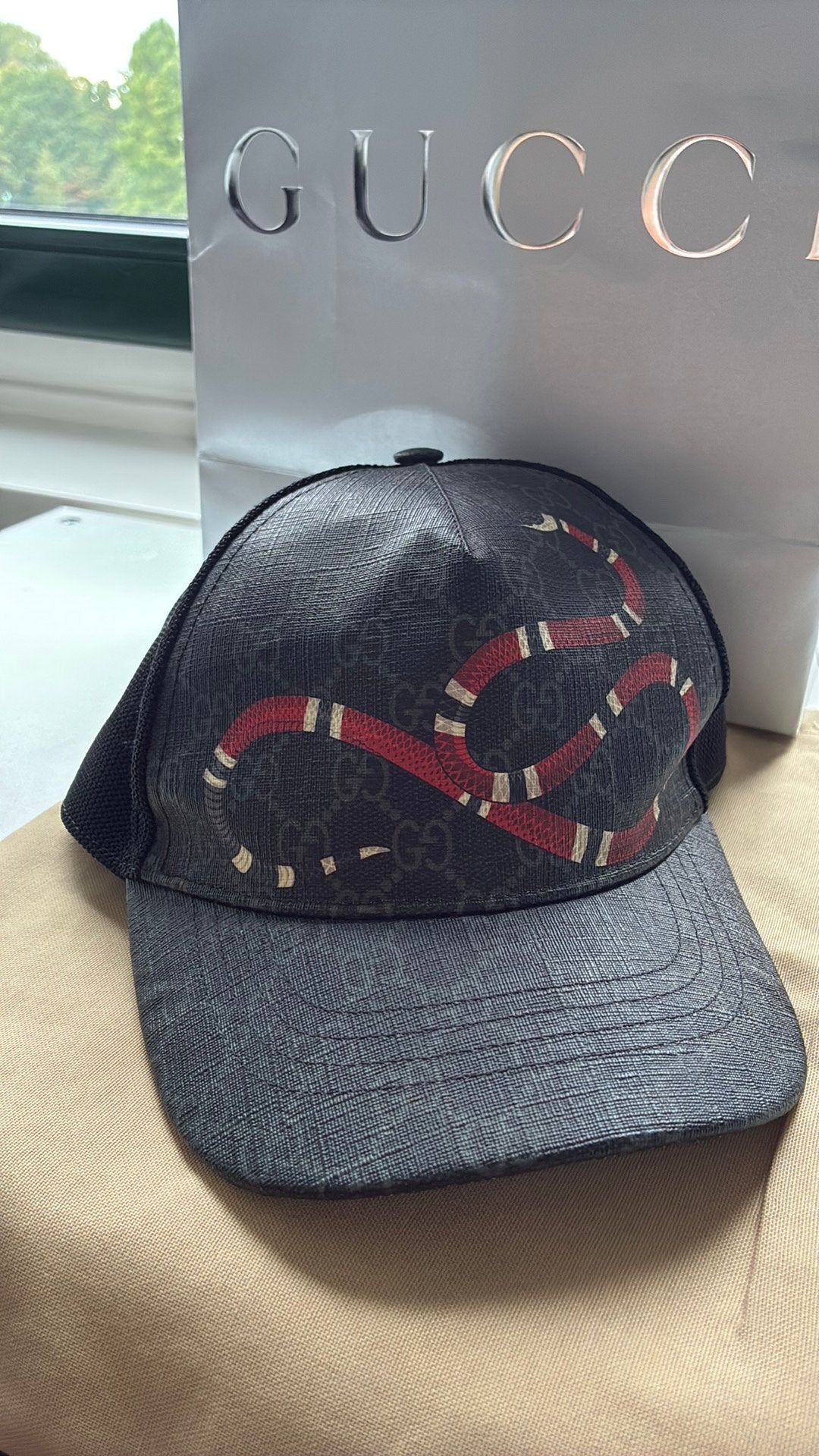 Gucci pet slang supreme, Ophalen of Verzenden, Gedragen, 57 cm (M, 7⅛ inch) of minder, Pet