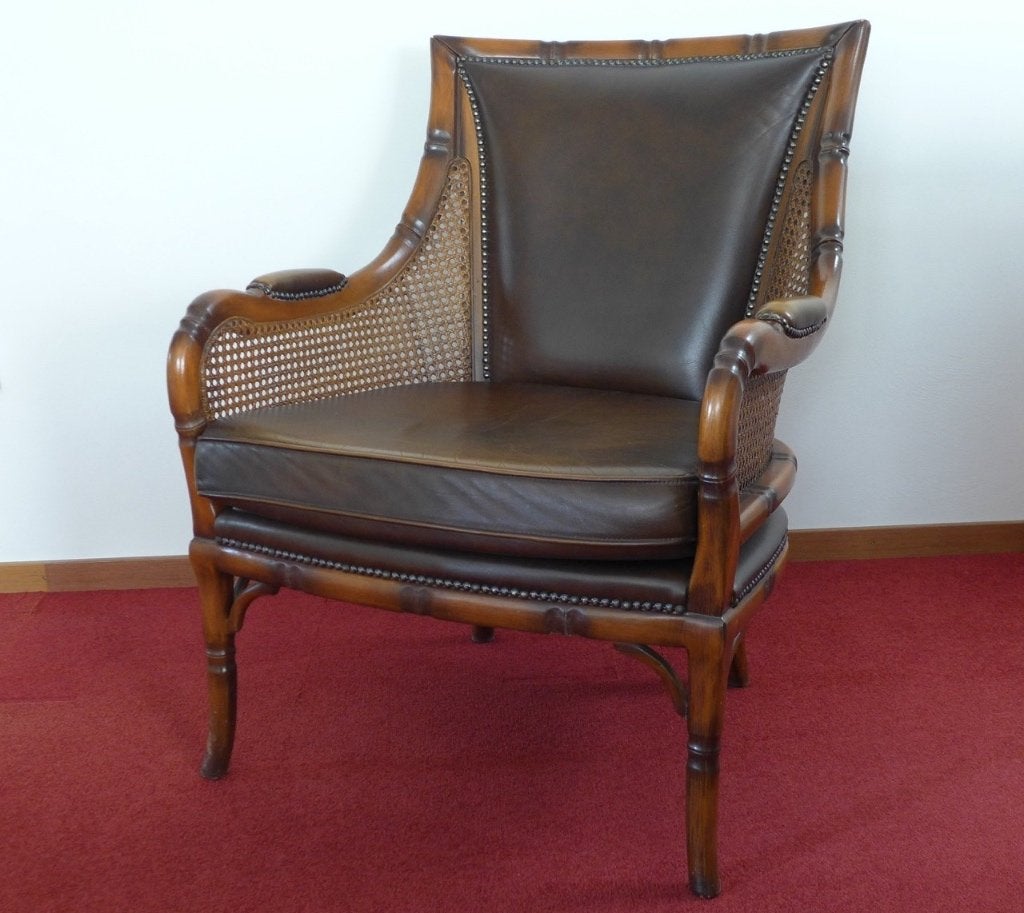 Klassieke fauteuil met leer, hout en riet, Ophalen, Klassiek, 75 tot 100 cm, Zo goed als nieuw
