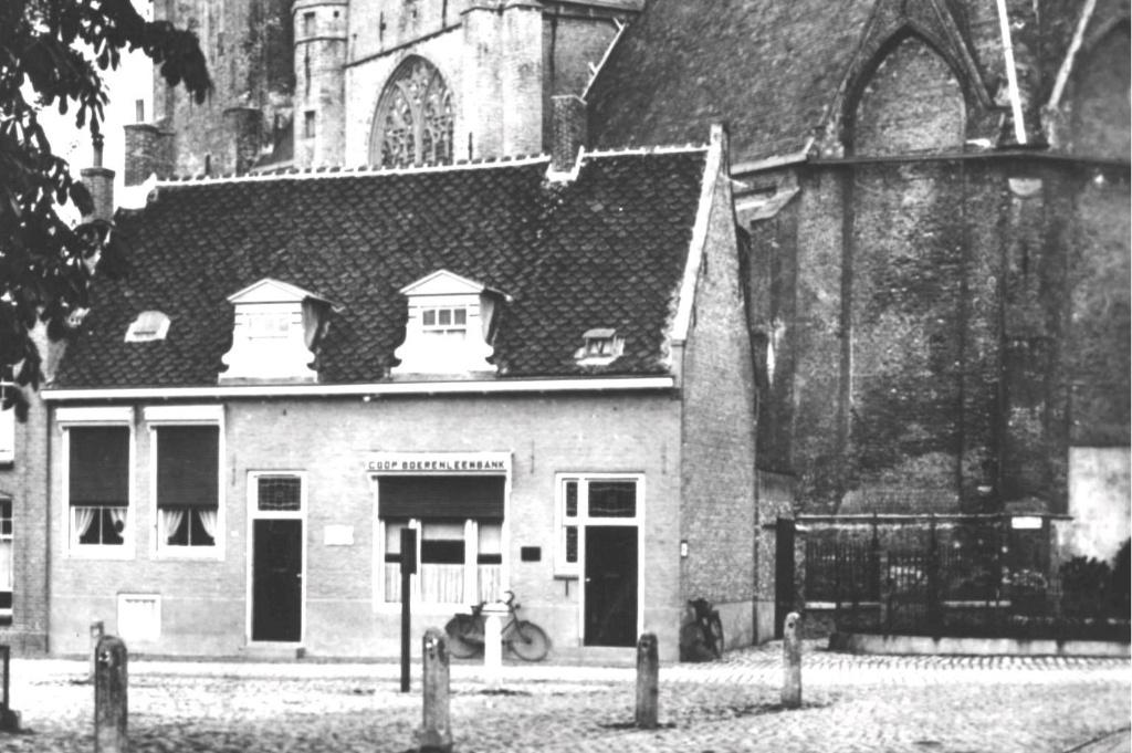 700022 Tholen Zeeland 1949 Markt Gelopen met postzegel, Verzamelen, Ansichtkaarten | Nederland, Ophalen of Verzenden, 1940 tot 1960