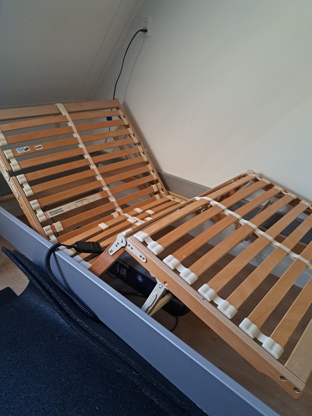 Elektrisch verstelbare bed incl. lattenbodem 90x200 cm, Huis en Inrichting, Ophalen, Verstelbaar, 90 cm, Zo goed als nieuw