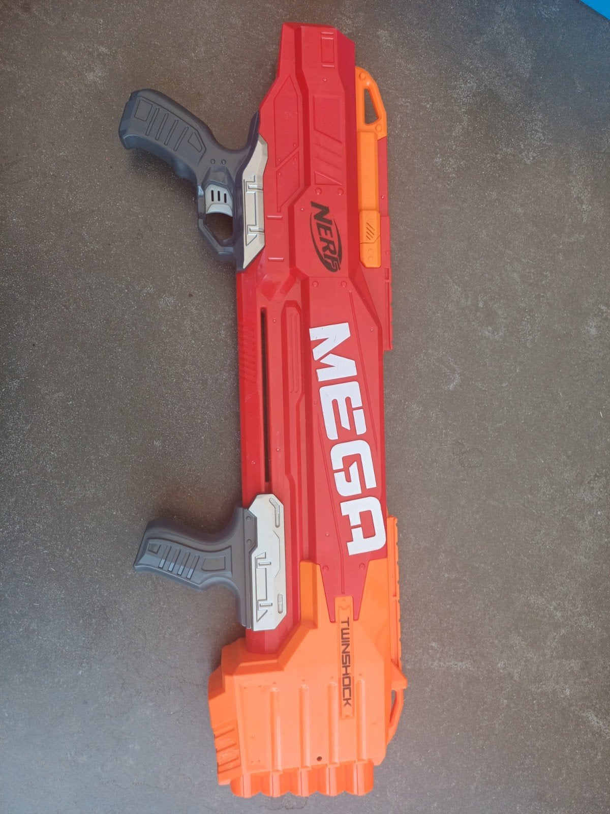 Nerf Mega Twinshock Blaster, Kinderen en Baby's, Speelgoed | Buiten | Actiespeelgoed, Zo goed als nieuw, Ophalen