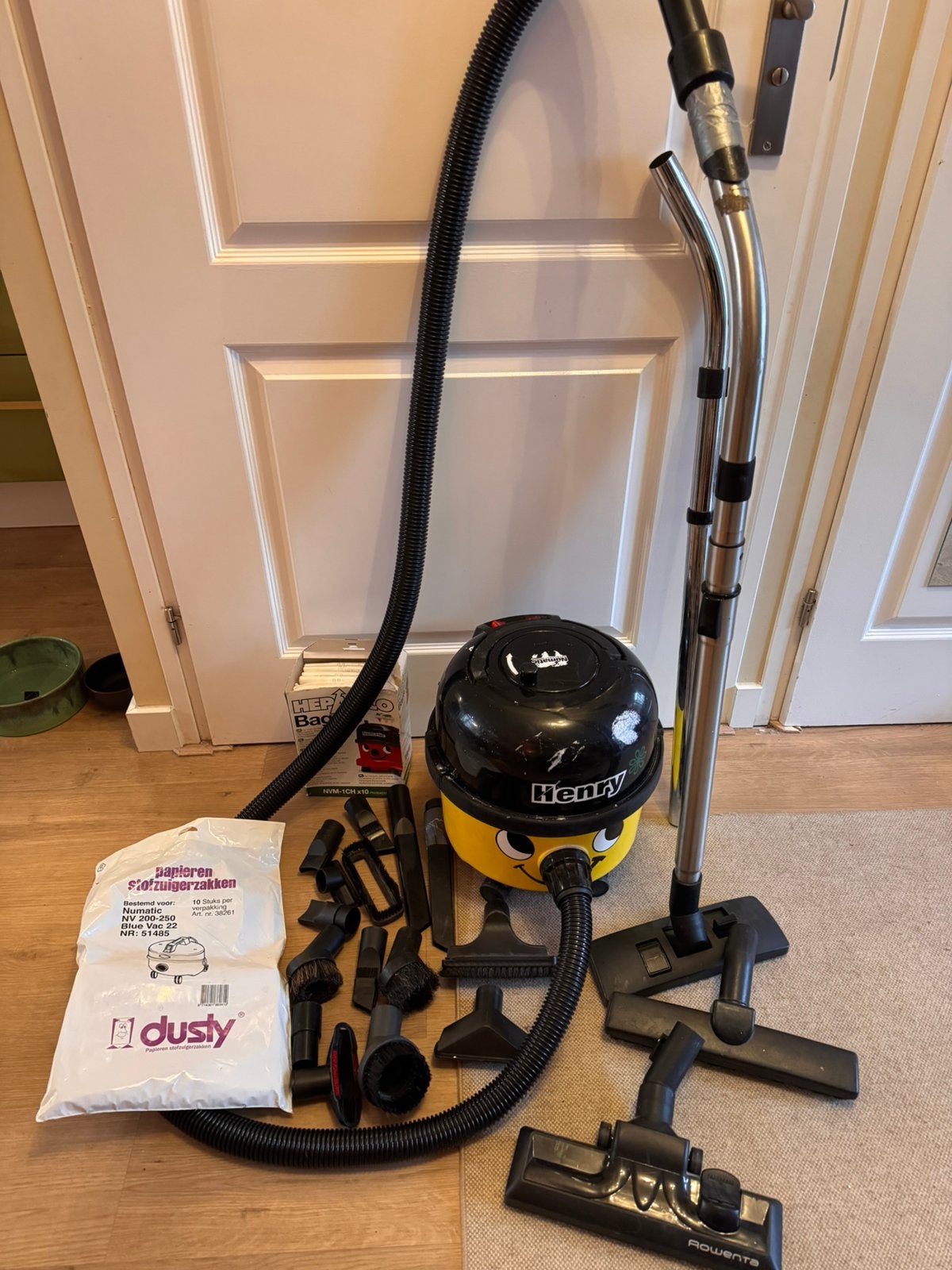 Numatic Henry stofzuiger HVR200 + accessoires + stofzakken, Witgoed en Apparatuur, Ophalen of Verzenden, Zo goed als nieuw