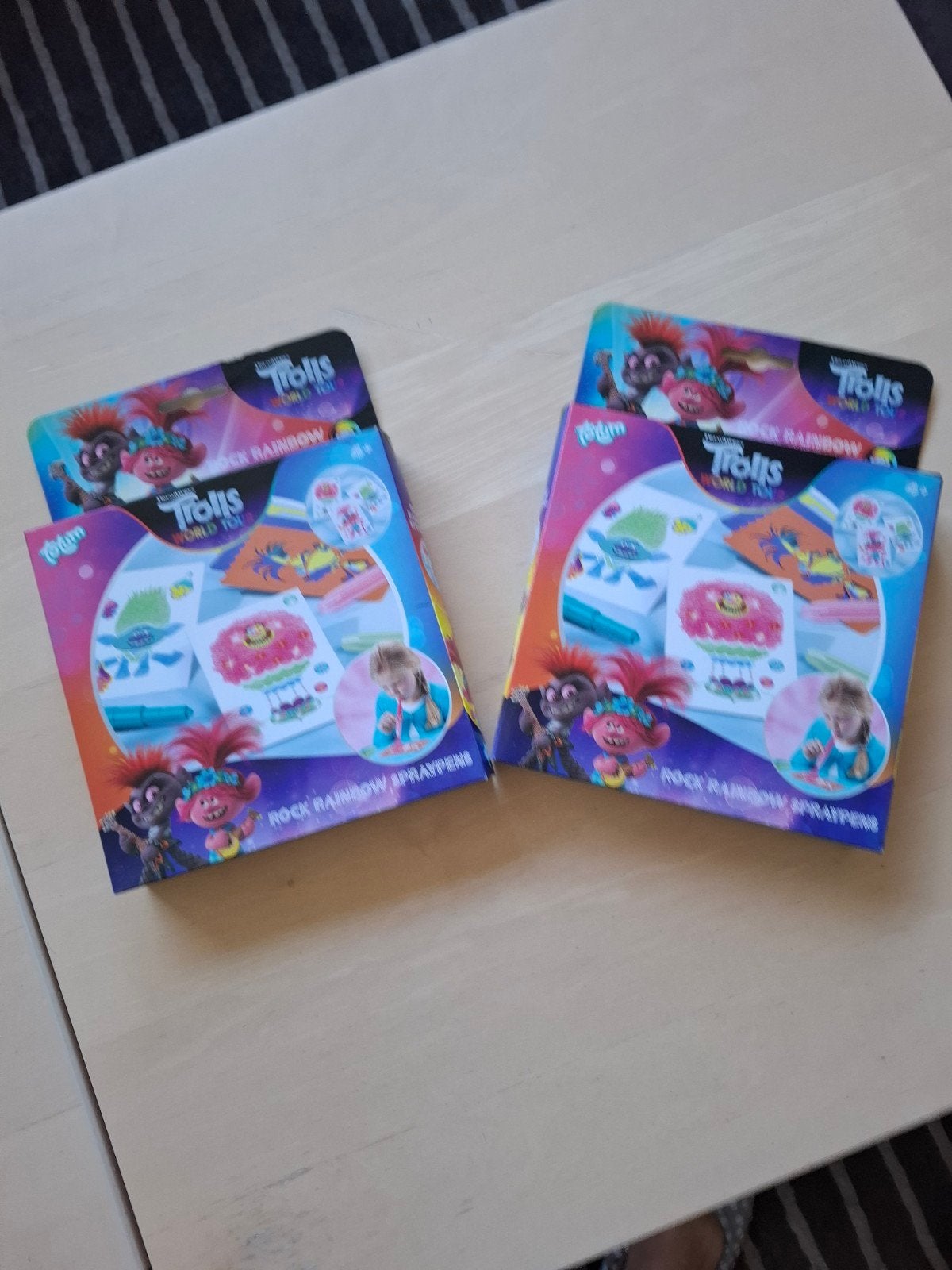 2x Totum Trolls World Tour Rock Rainbow Spraypens (Nieuw & O, Kinderen en Baby's, Ophalen of Verzenden, Nieuw, Knutselen