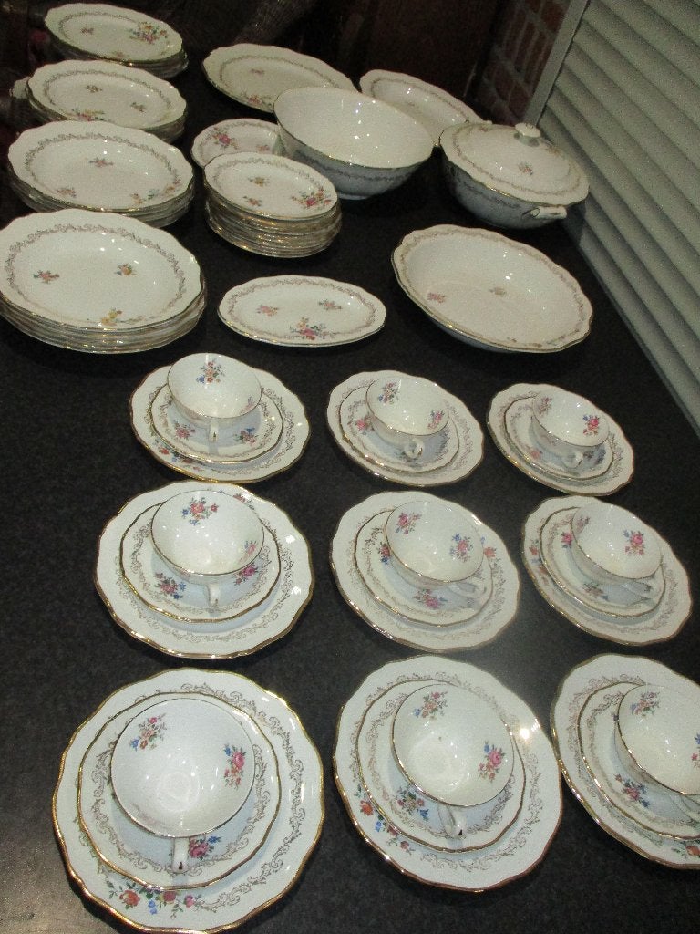 FRANS dinerservies veeldelige ]koffiesets  L Amandinoise, Ophalen