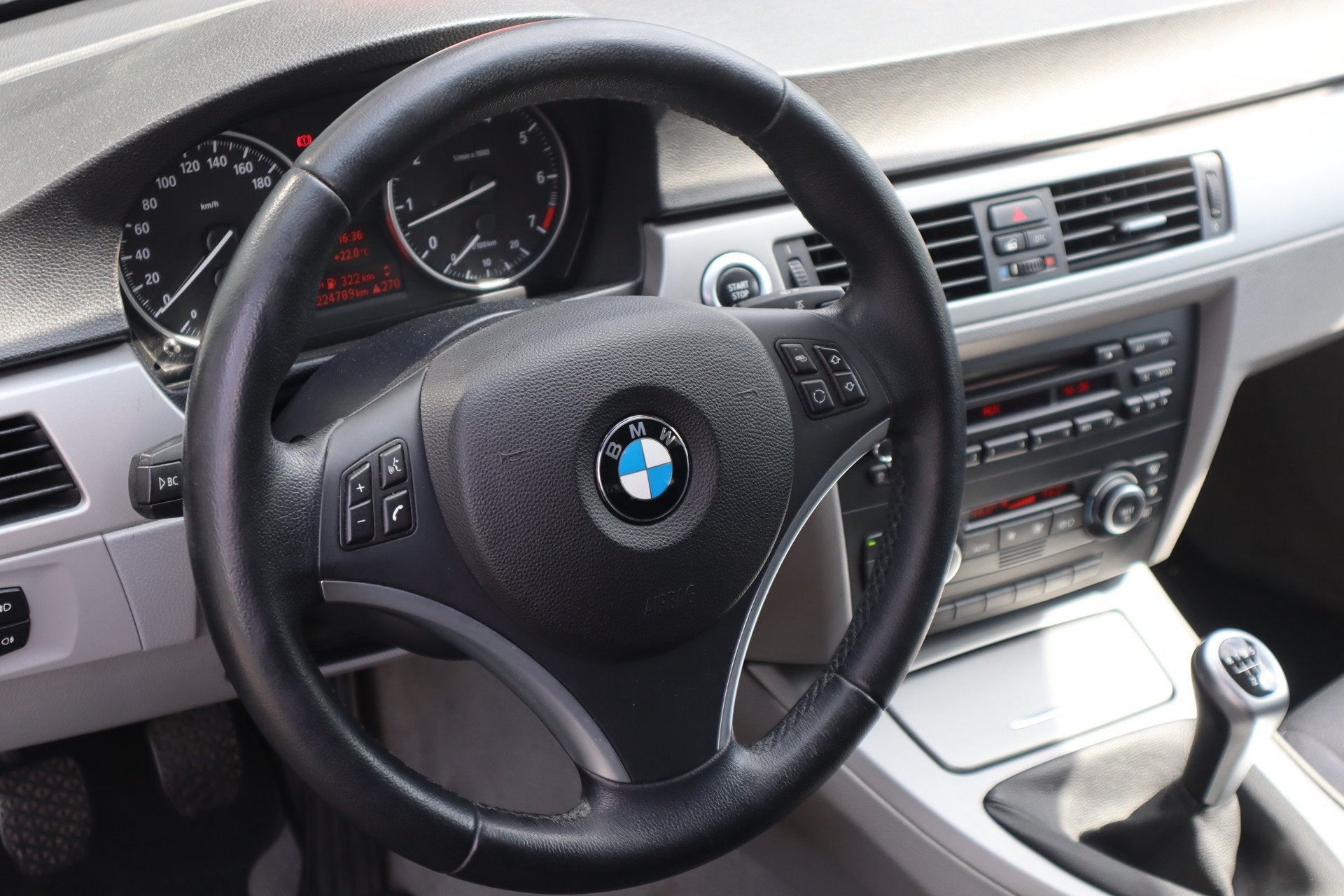 BMW 3-serie 316i | Inruilkoopje | Zo Mee | Lees Tekst, Auto's, Gebruikt, Zwart, Bedrijf, Handgeschakeld