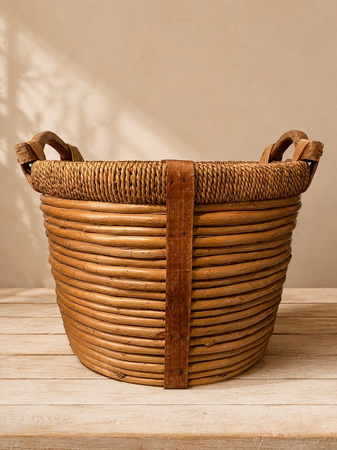 Rieten mand, Huis en Inrichting, Woonaccessoires | Schalen en Manden, Ophalen of Verzenden, Nieuw, Hout, Mand
