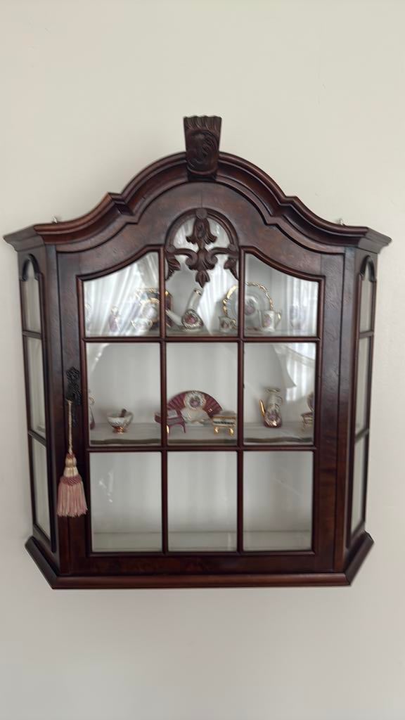 Vintage kast met inhoud, Huis en Inrichting, Ophalen, Zo goed als nieuw, 25 tot 50 cm