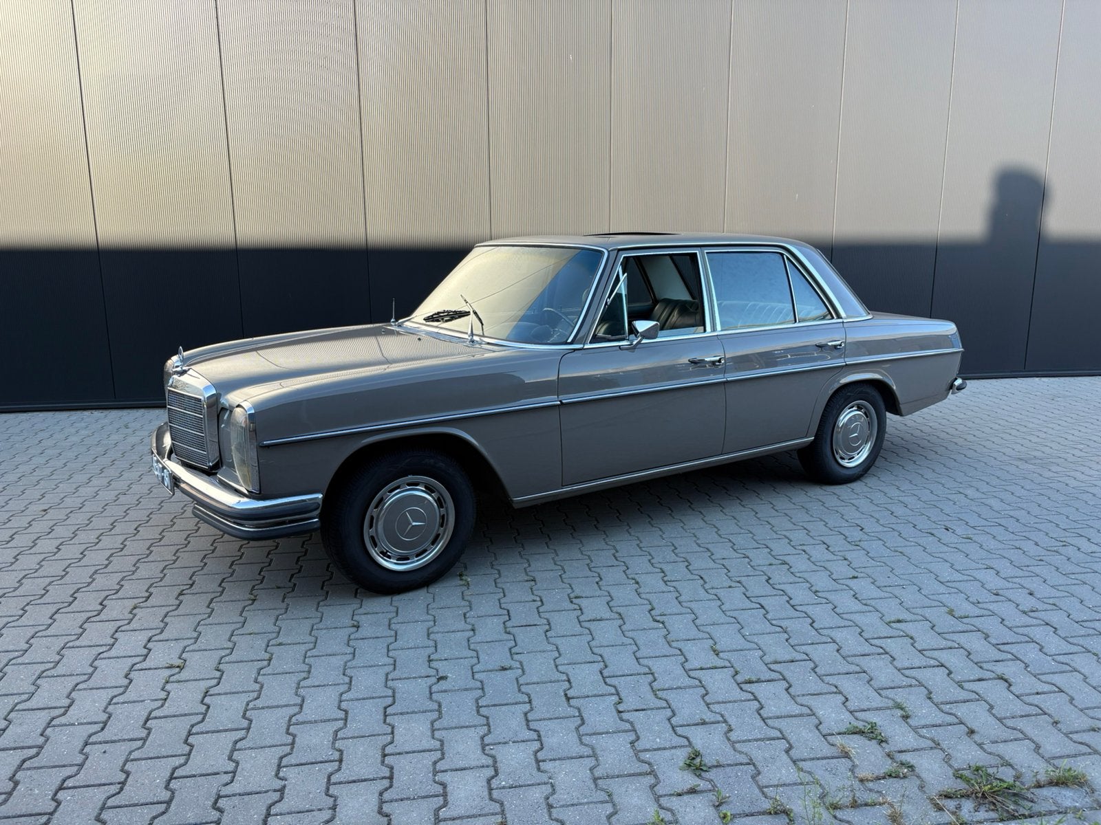 Mercedes w114 250 Autmatic 1970, Auto's, Automaat, Achterwielaandrijving, Overige modellen, Beige
