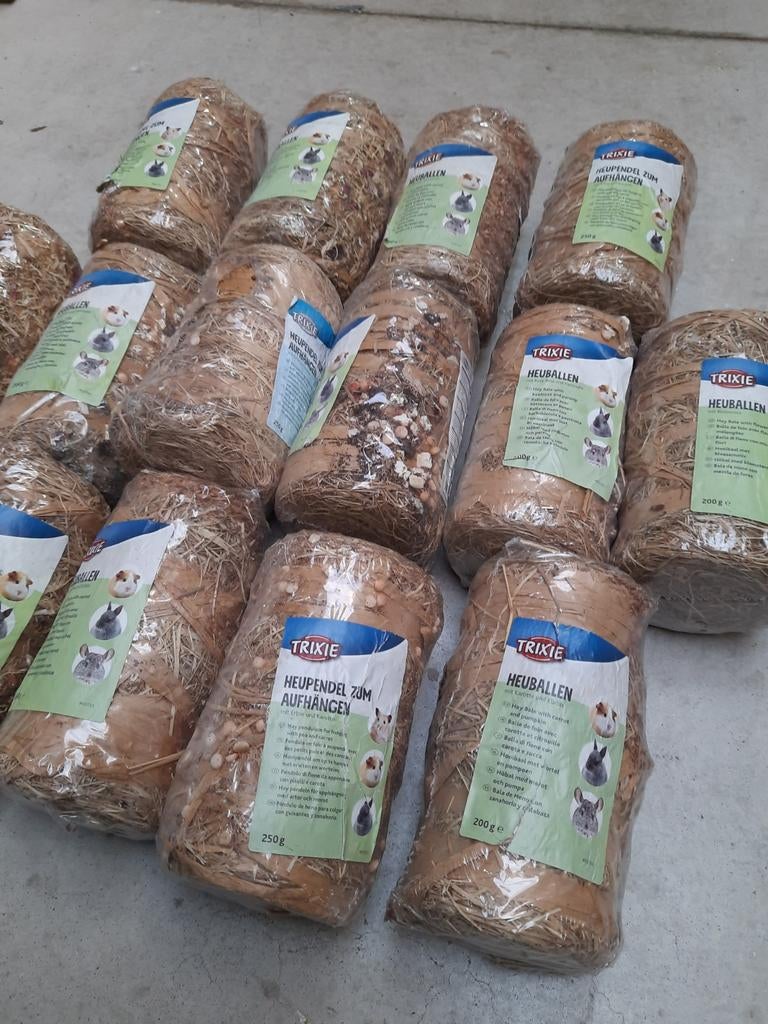Partij van 14 Trixie Hooirollen voor knaagdieren, Dieren en Toebehoren, Dierenvoeding, Ophalen of Verzenden, Knaagdier of Konijn
