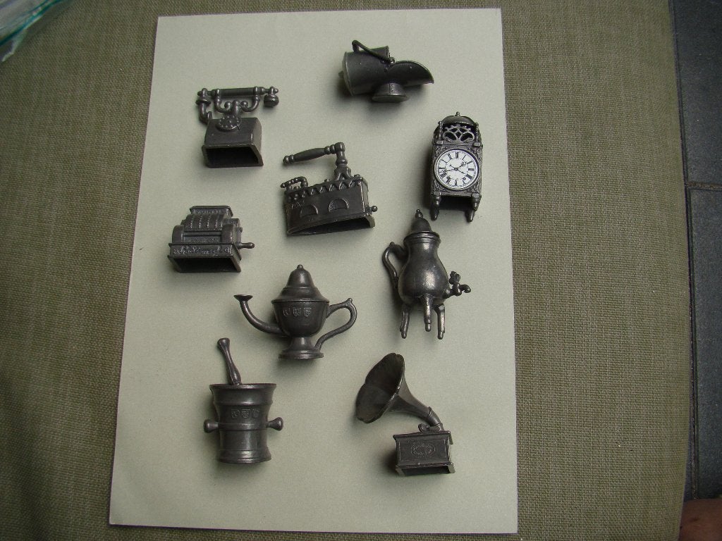 antiek tin 9 tinnen miniaturen gemerkt , kassa vijzel enz, Ophalen of Verzenden