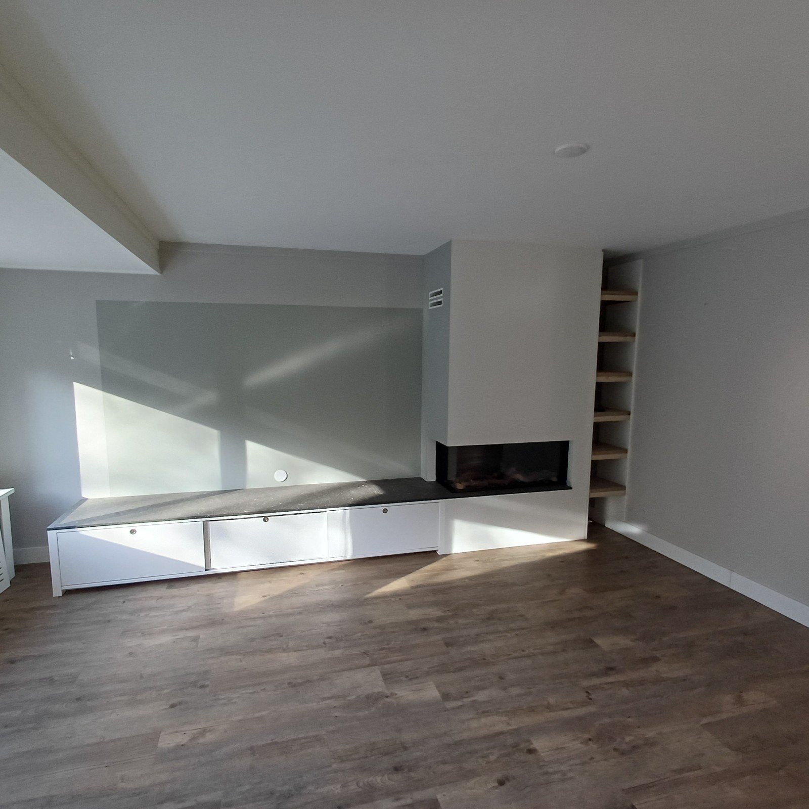 Moderne inbouwhaard met opbergmeubel en planken, Ophalen, Gebruikt, Inbouwhaard, Overige soorten