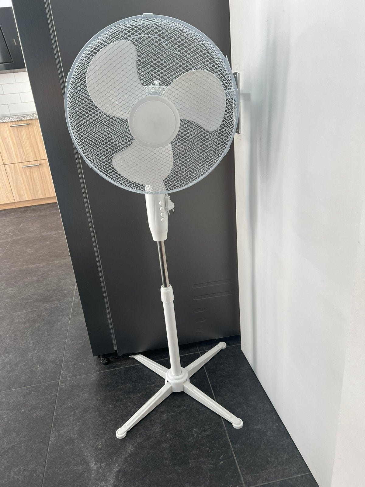 Staande ventilator met vetschillende stand, Ophalen, Zo goed als nieuw, Statiefventilator
