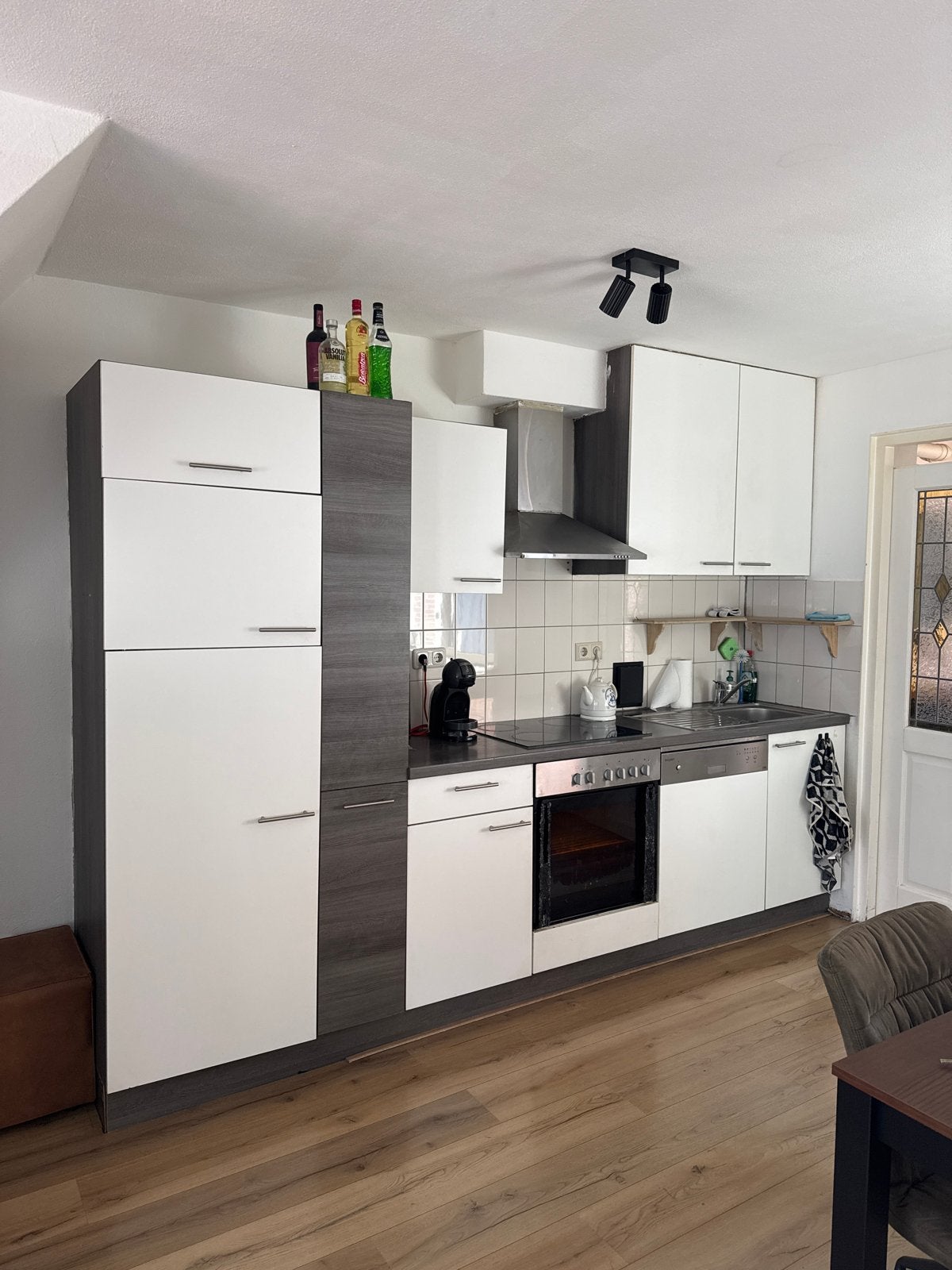 Moderne keuken met inbouwapparatuur en veel opbergruimte, Huis en Inrichting, Ophalen, Gebruikt, Wit, Enkelwandige keuken