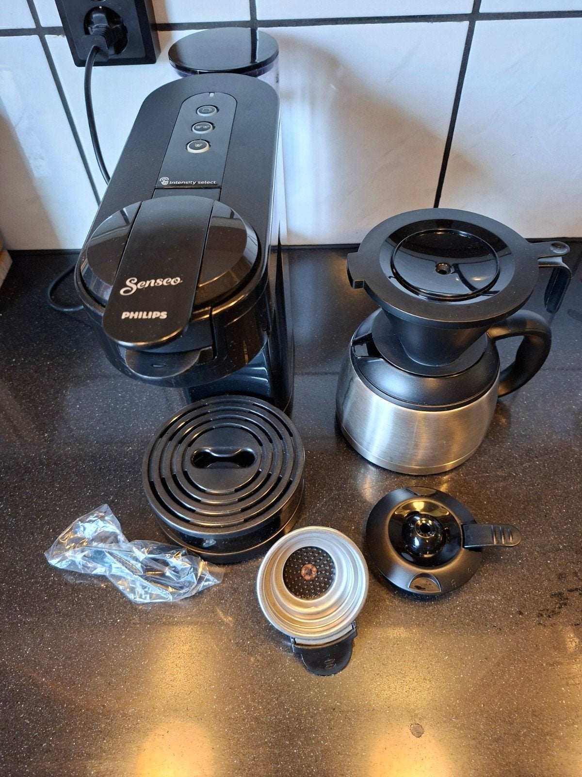 Philips Senseo Switch 2-in-1 Koffiezetapparaat Zwart, Afneembaar waterreservoir, Gebruikt, Ophalen of Verzenden, Gemalen koffie