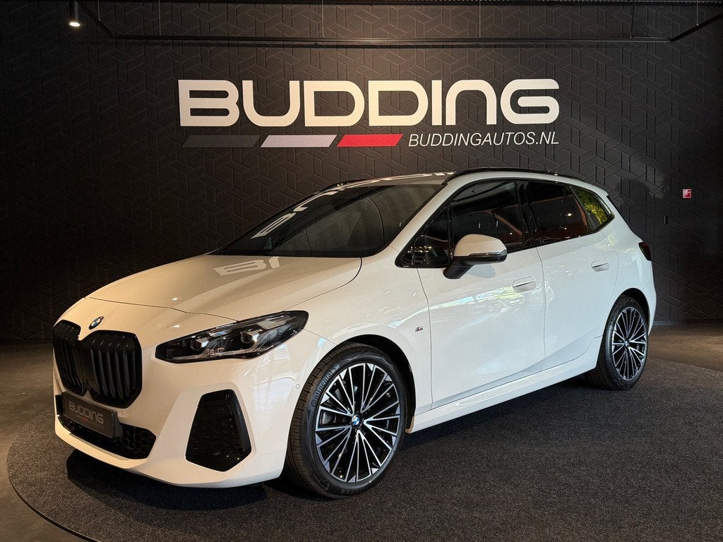 BMW 2 Serie Active Tourer 218i | M-sport | Head-up | 360 Cam, Auto's, 136 pk, Gebruikt, Zwart, Wit