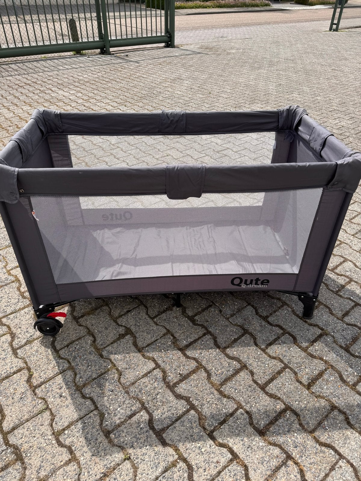 Compleet en schadevrij baby reisbedje, Kinderen en Baby's, Babywiegjes en Ledikanten, Ophalen, Zo goed als nieuw, Reisbedje
