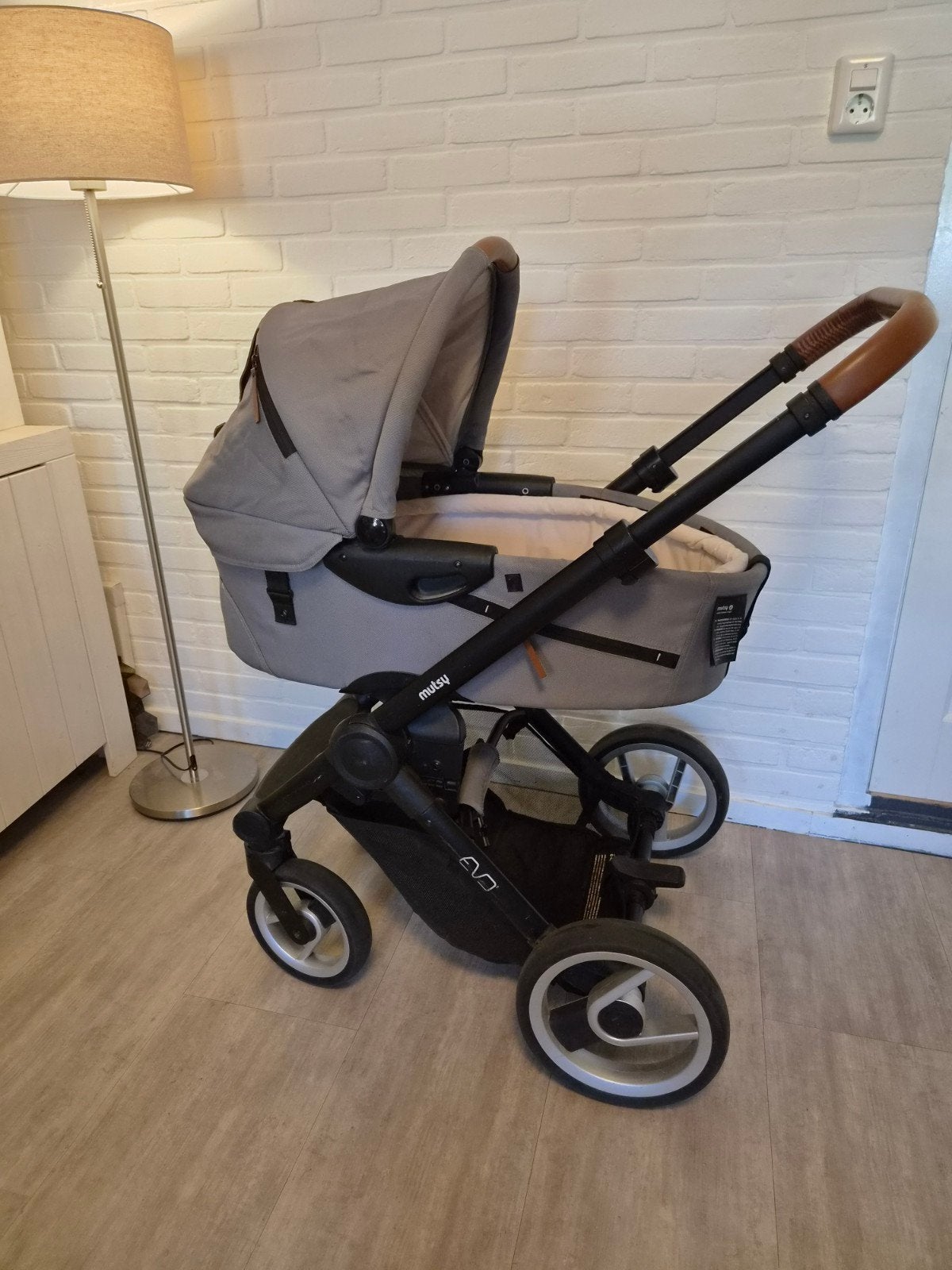 Mutsy Evo kinderwagen met reiswieg en autostoel adapters, Ophalen, Gebruikt, Mutsy, Verstelbare duwstang