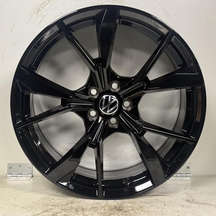 18 inch VW Polo Audi A1 T-Cross 5x 100 215/40/18 Et40, 18 inch, Banden en Velgen, Nieuw, Zomerbanden