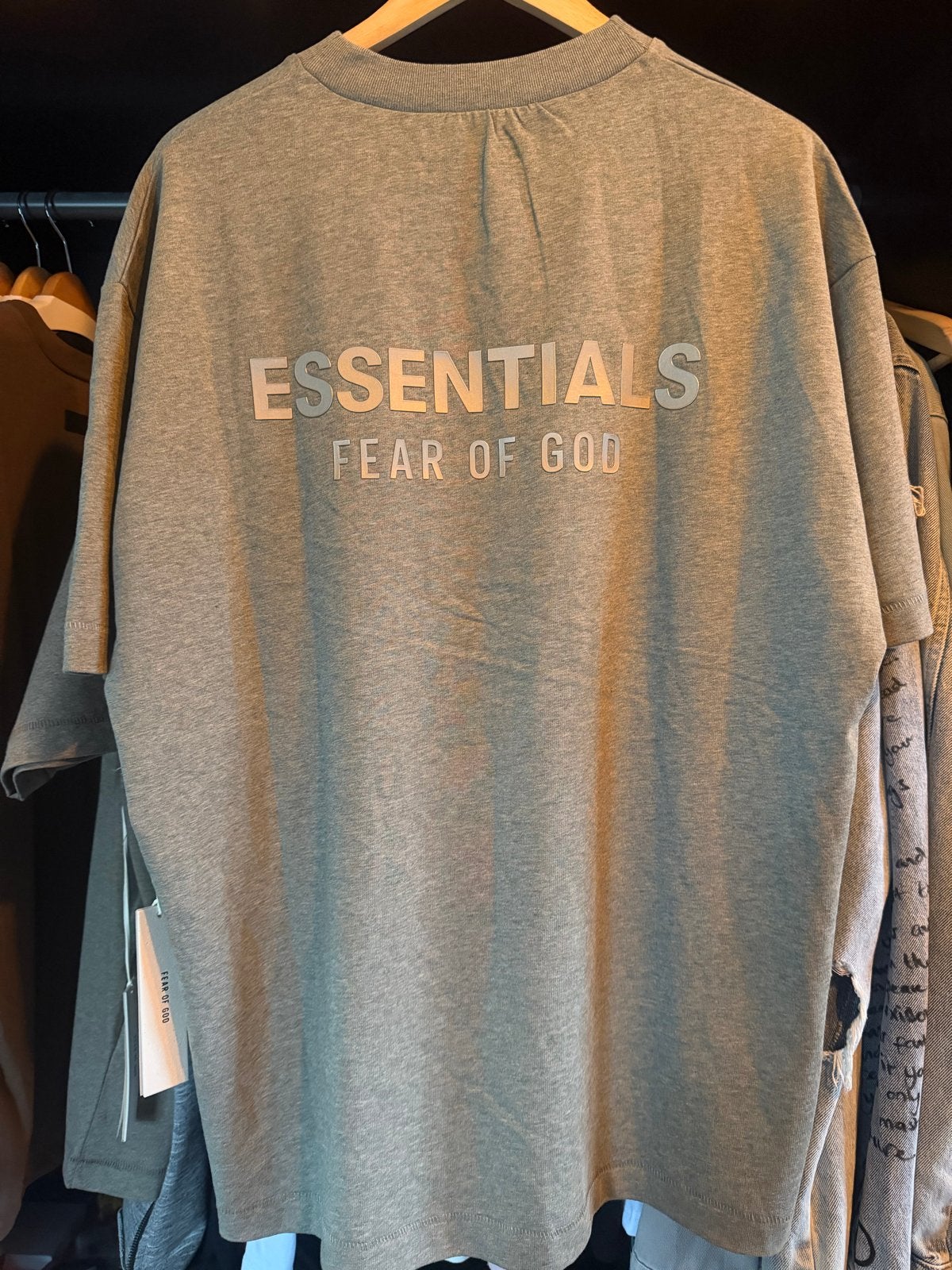 Fear of God Essentials Concrete T-shirt Maat M Nieuw, Ophalen of Verzenden, Nieuw, Maat 48/50 (M), Grijs