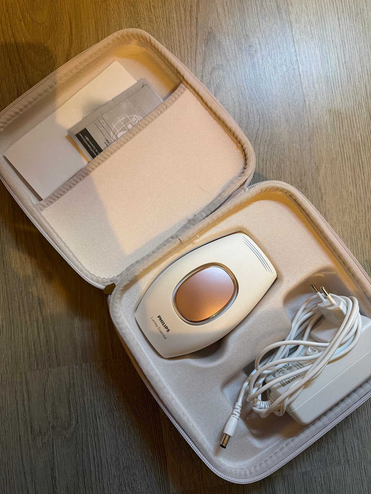 Philips Lumea Essential IPL ontharingsapparaat, Ophalen of Verzenden, Zo goed als nieuw, Scheren en Epileren