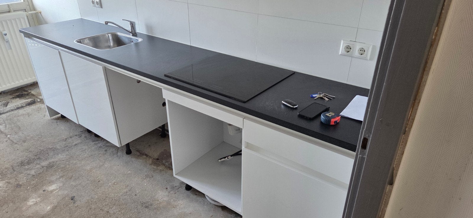 Keuken inclusief kookplaat, wasbak en bovenkasten, Gebruikt, Wit, Enkelwandige keuken, Ophalen of Verzenden