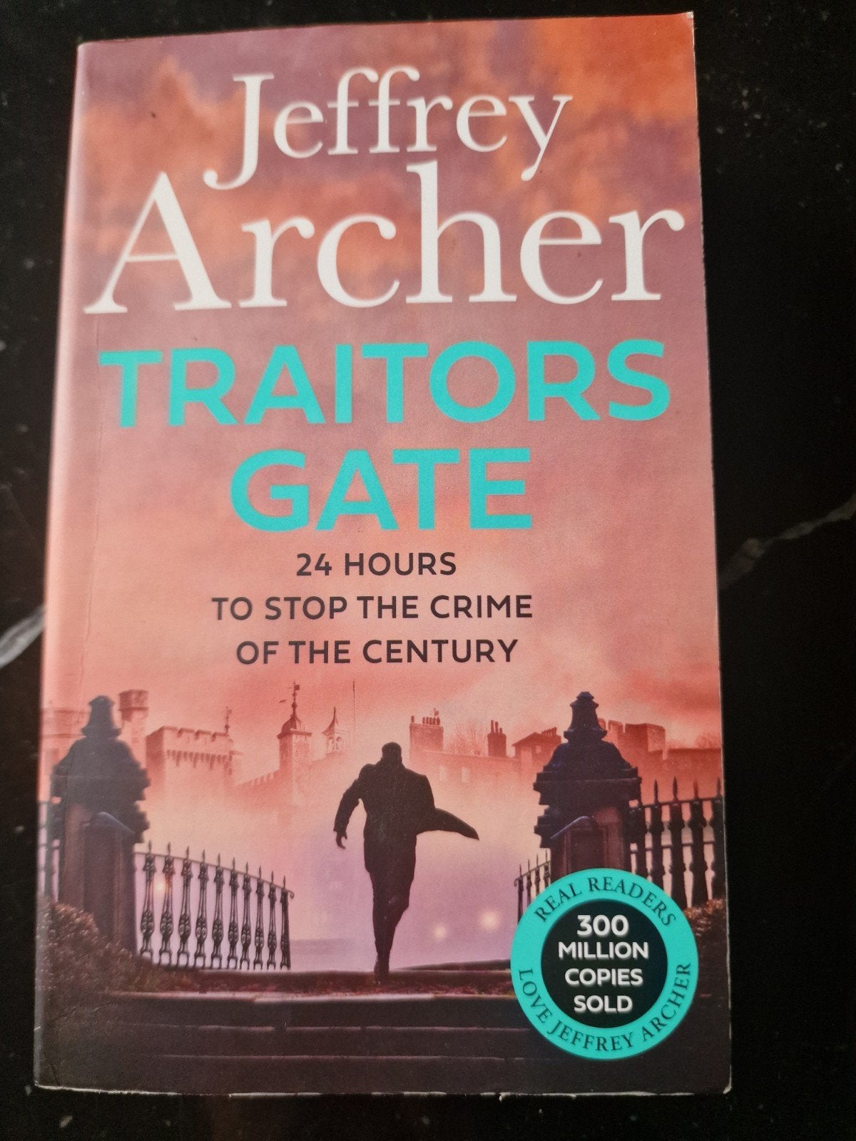 Jeffrey Archer - Traitors Gate (Engels), Boeken, Ophalen of Verzenden, Zo goed als nieuw, Jeffrey Archer